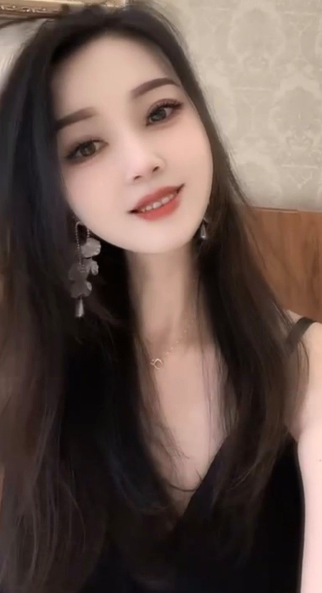美美，淫娃