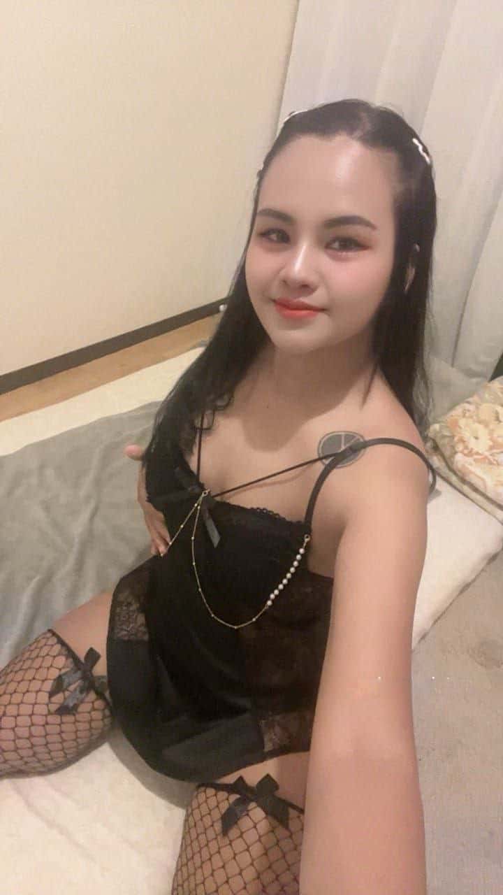 新新 (新做長髮性感靚女, 火辣身材)